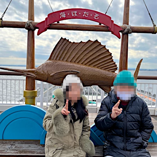 日帰り旅行に行った際の、メンバーとの記念写真